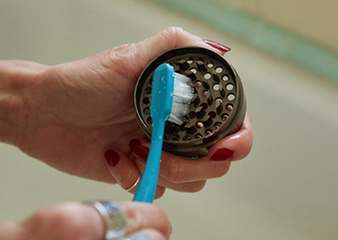 How to Clean a Weed Grinder